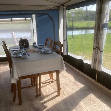 Mietwohnwagen S1 Am Flussufer *